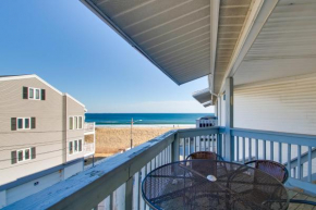 Beachfront Old Orchard Beach Condo with Balcony